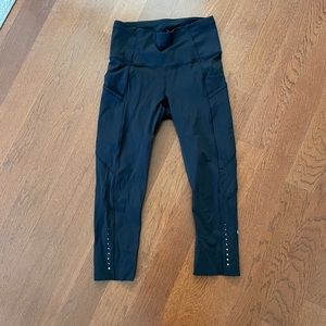Lululemon cropped leggings.  Black size 4